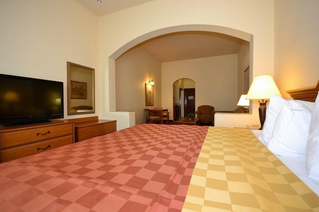 Best Western Casa Villa Suites Харлинген Экстерьер фото