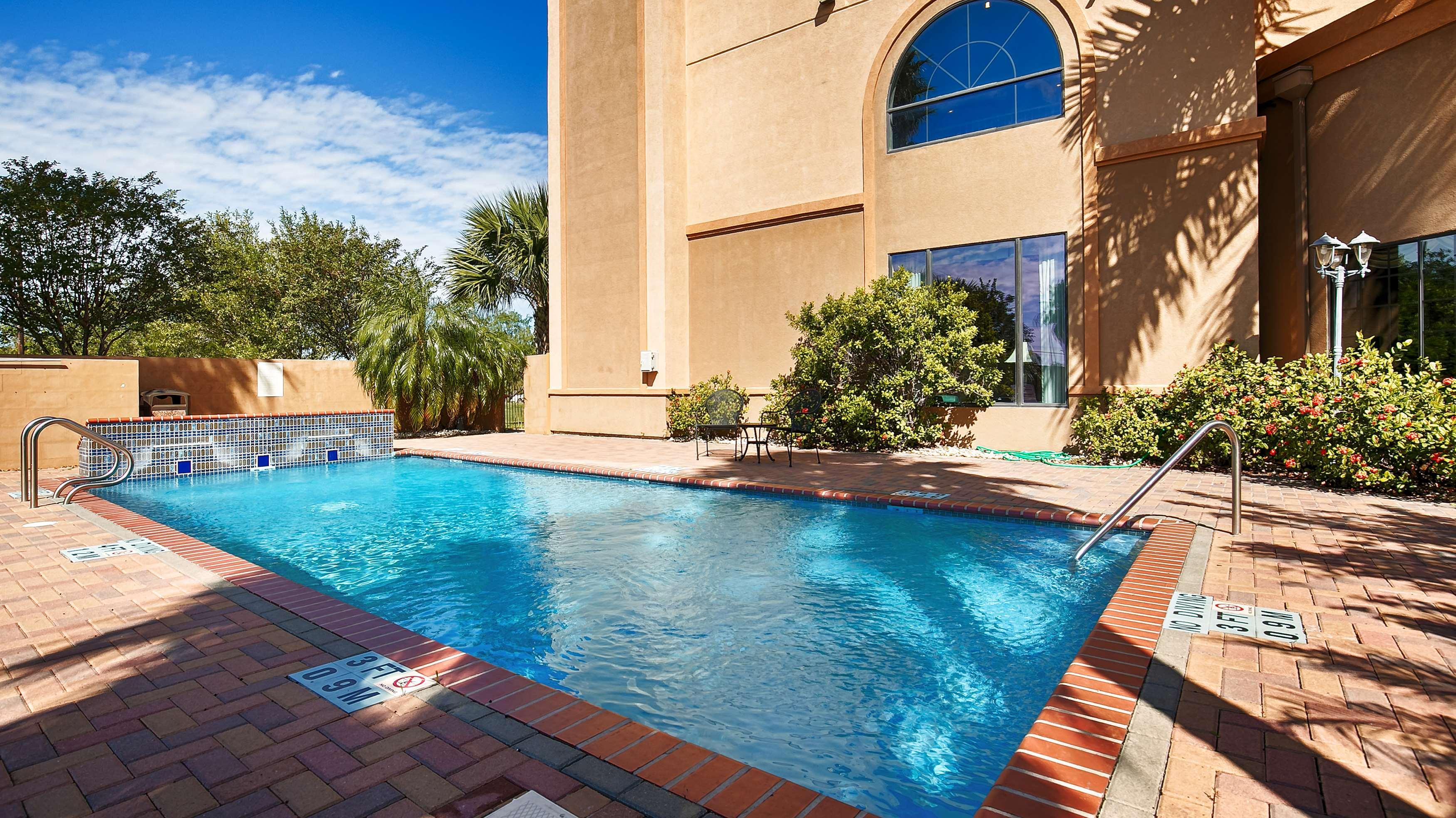 Best Western Casa Villa Suites Харлинген Экстерьер фото